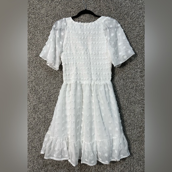 NWT Short Sleeve Smocked Swiss Dot Dress Size Medium - Picture 3 of 6